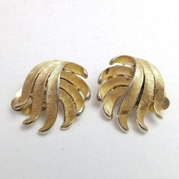 Vintage Crown Trifari Gold Tone Wave Shape Clip On Earrings, Retro Estate Signed - Picture 7 of 8